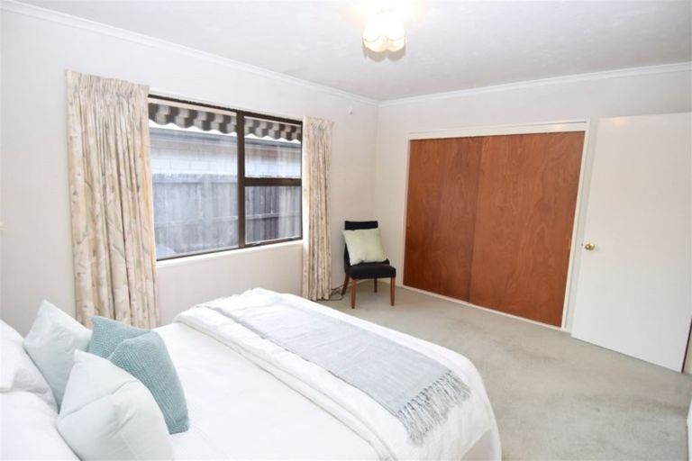 Photo of property in 2/1 Thorrington Road, Cashmere, Christchurch, 8022