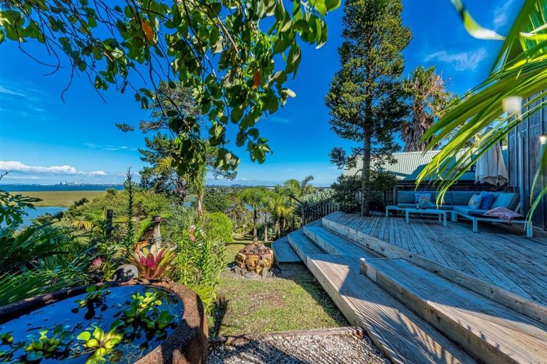 Photo of property in 215 West Harbour Drive, West Harbour, Auckland, 0618