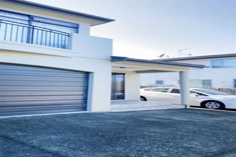 Photo of property in 60 English Oak Drive, Schnapper Rock, Auckland, 0632