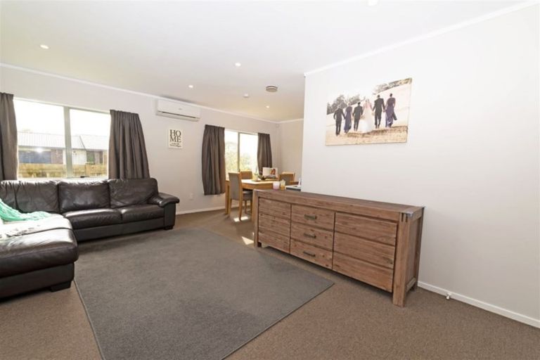 Photo of property in 3 Lori Place, Massey, Auckland, 0614