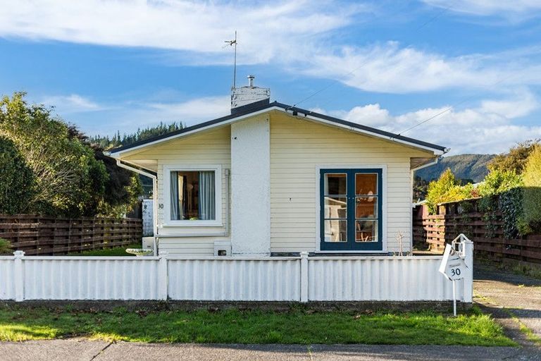 Photo of property in 30 Karamu Crescent, Wainuiomata, Lower Hutt, 5014
