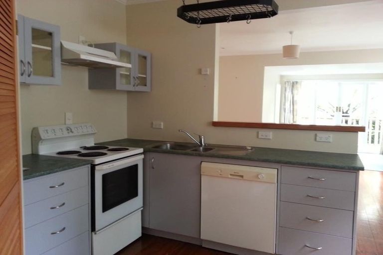 Photo of property in 33 Woodvale Grove, Fairfield, Lower Hutt, 5011