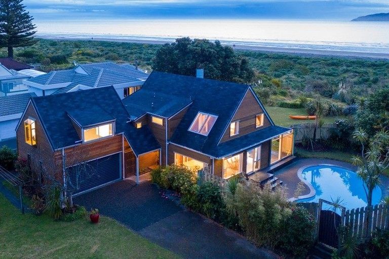 Photo of property in 23 Manly Street, Paraparaumu Beach, Paraparaumu, 5032