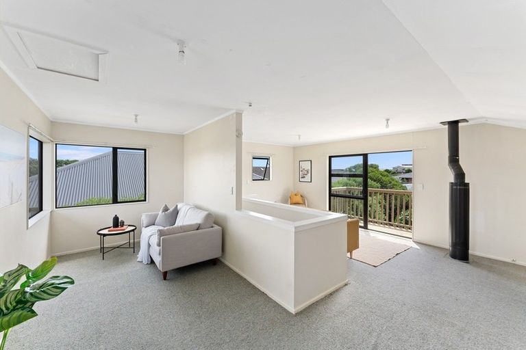 Photo of property in 13 Reeves Street, Waikanae Beach, Waikanae, 5036
