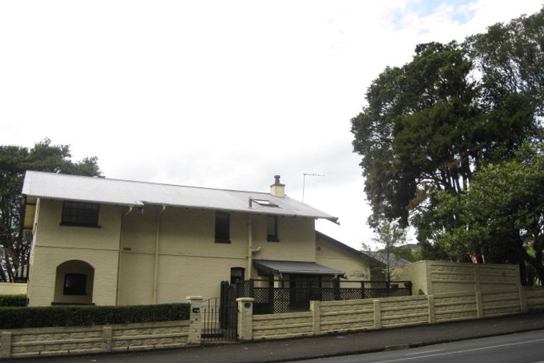 Photo of property in 73 Morley Street, New Plymouth, 4310