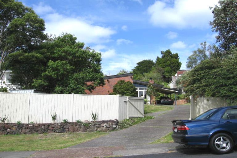 Photo of property in 4 William Souter Street, Forrest Hill, Auckland, 0620