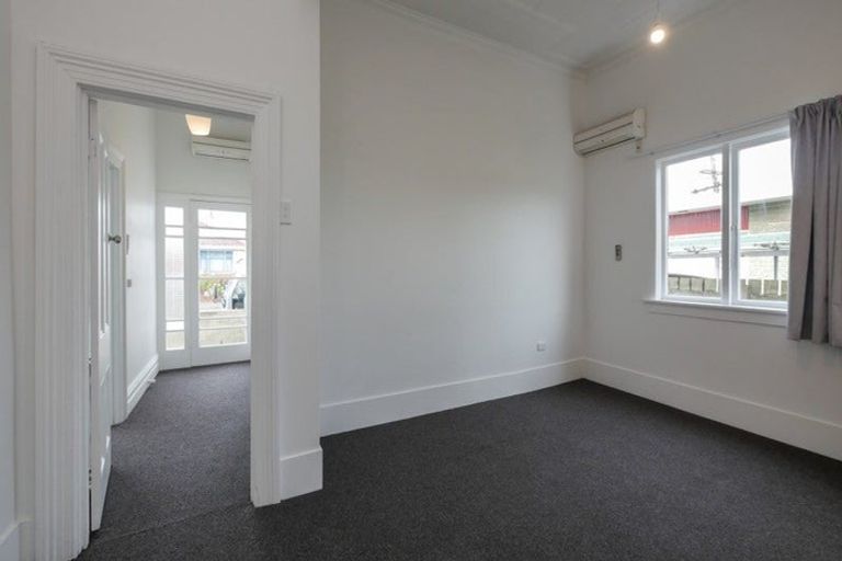 Photo of property in 114 Macandrew Road, South Dunedin, Dunedin, 9012