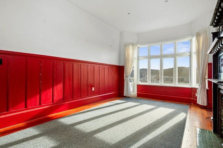 Photo of property in 50 Palliser Road, Roseneath, Wellington, 6011