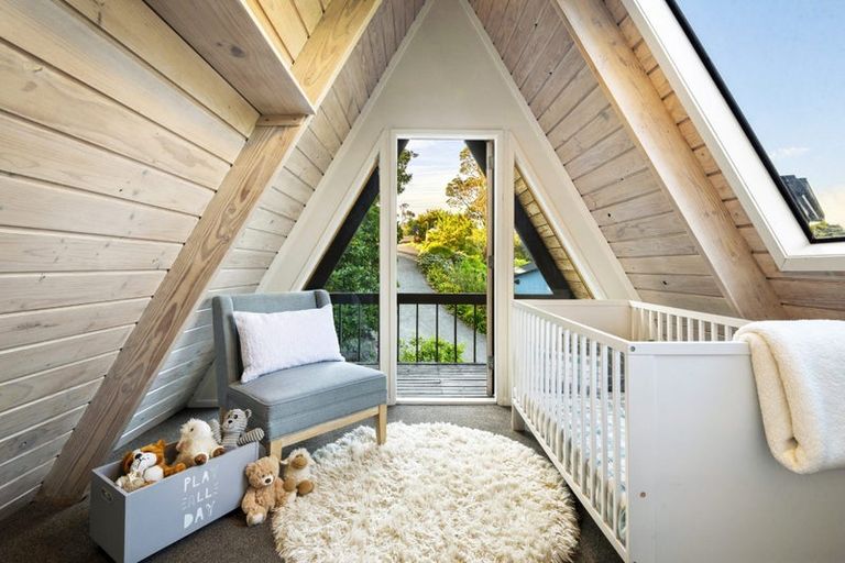 Photo of property in 1/5 Glenbush Place, Birkenhead, Auckland, 0626