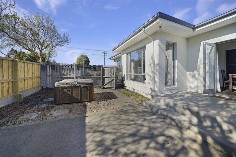 Photo of property in 33 Croziers Road, St Albans, Christchurch, 8052