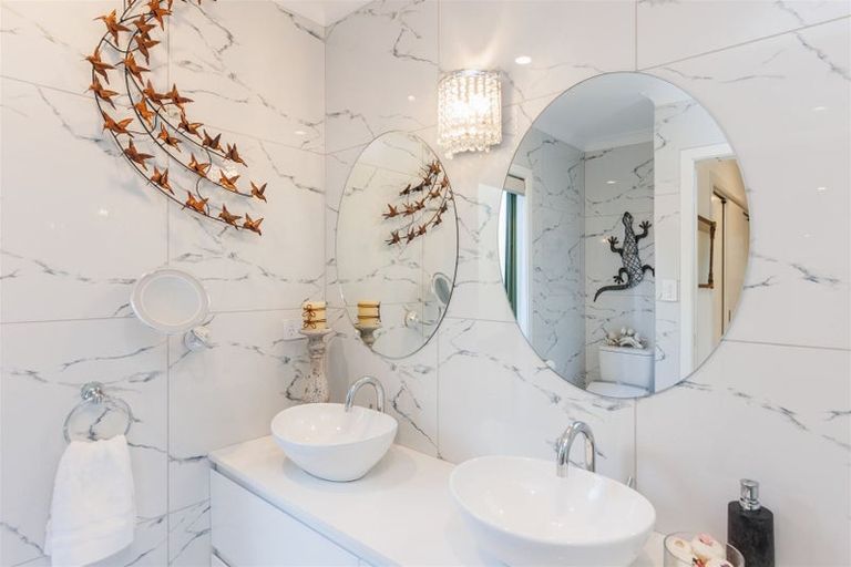 Photo of property in 121 Cashmere Drive, Fitzherbert, Palmerston North, 4410