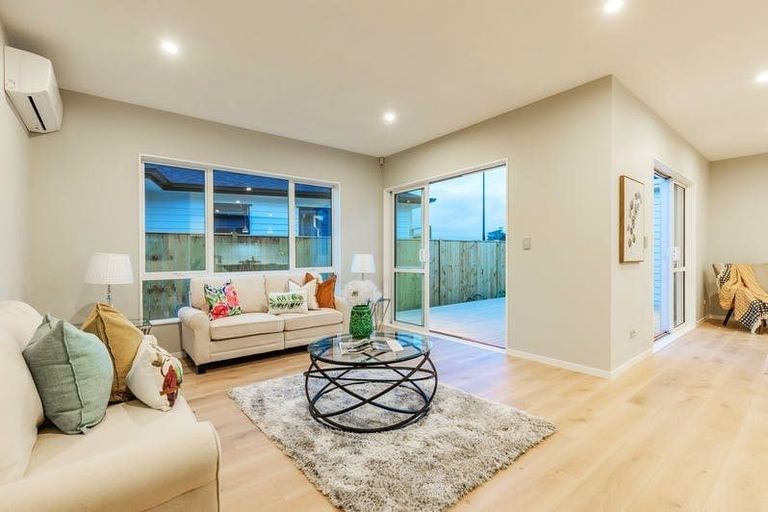 Photo of property in 17 Konoba Avenue, Kumeu, 0810
