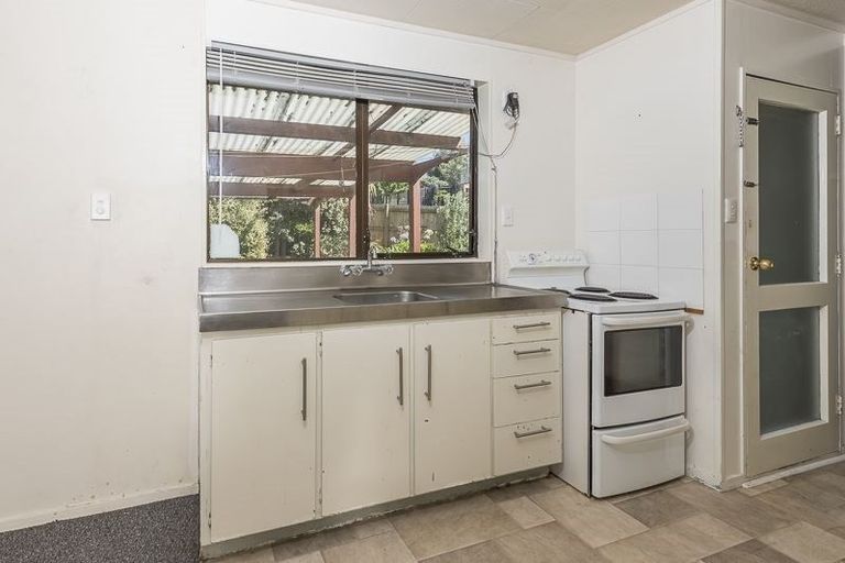 Photo of property in 4 Kayle Glen, West Harbour, Auckland, 0618