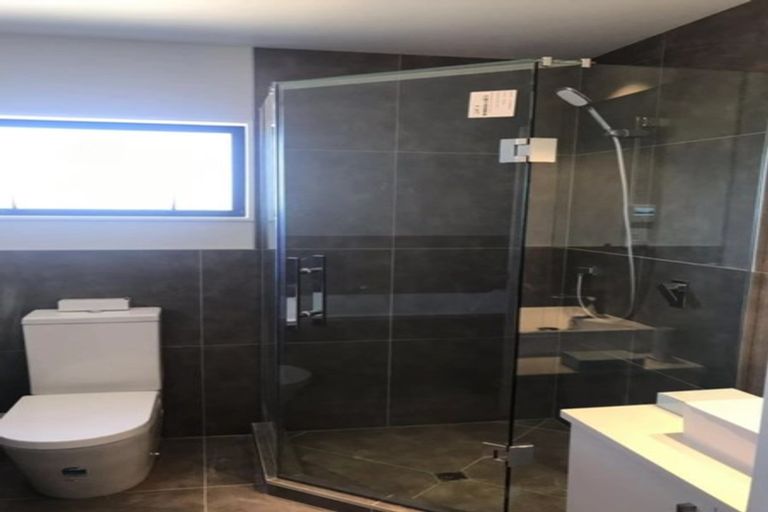 Photo of property in 58 Bordeaux Parade, Te Atatu South, Auckland, 0610