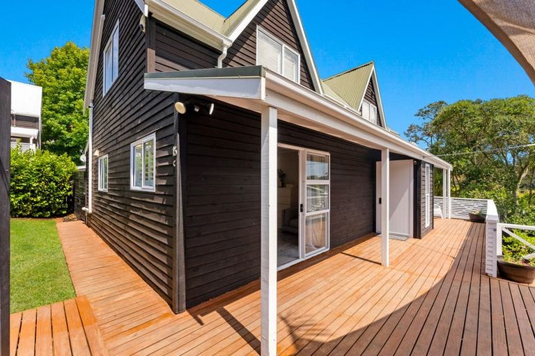 Photo of property in 3/16 Gatman Street, Birkdale, Auckland, 0626