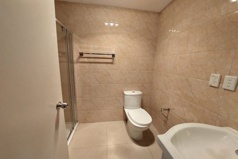 Photo of property in 2/3 Wallson Crescent, Wiri, Auckland, 2104