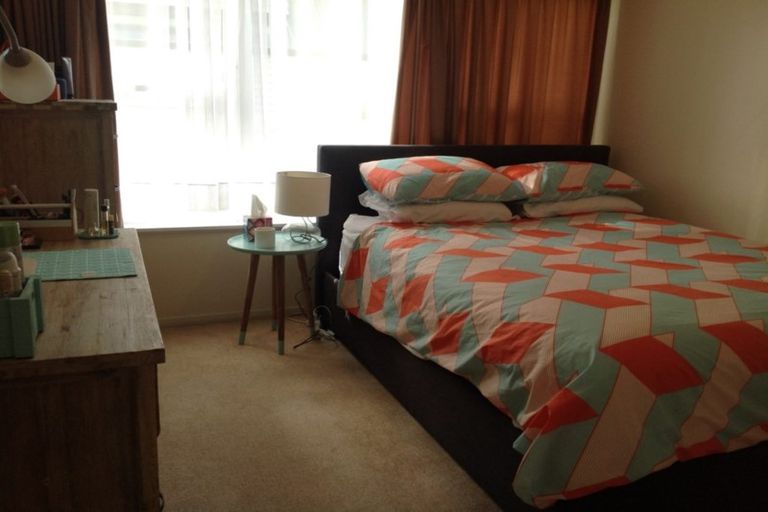 Photo of property in 2/221 Hurstmere Road, Takapuna, Auckland, 0622