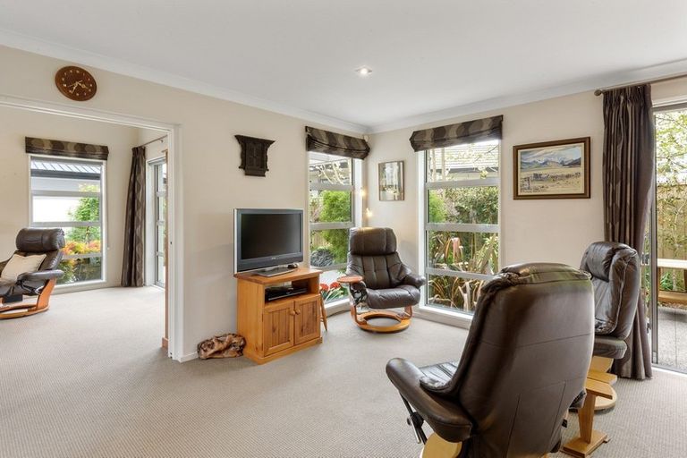 Photo of property in 6a Gleneagles Terrace, Ilam, Christchurch, 8053