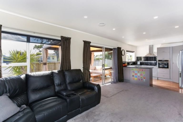 Photo of property in 2/30 Waiari Road, Conifer Grove, Takanini, 2112