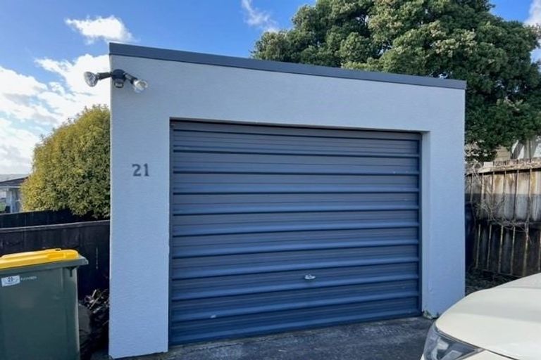 Photo of property in 21 Denarius Lane, Glendene, Auckland, 0602