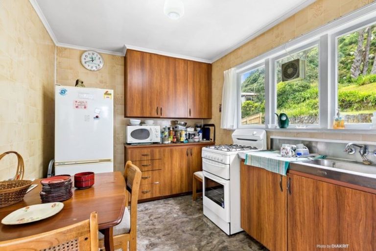 Photo of property in 63 Breaker Bay Road, Breaker Bay, Wellington, 6022