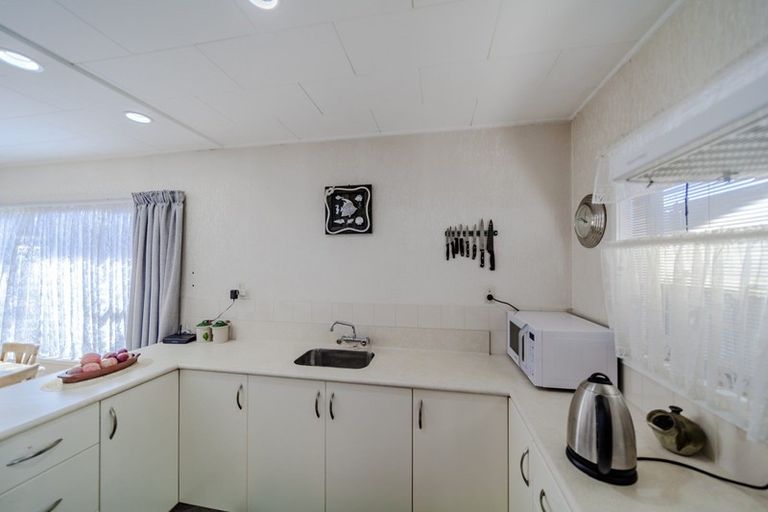 Photo of property in 17 Guildford Street, Tamatea, Napier, 4112