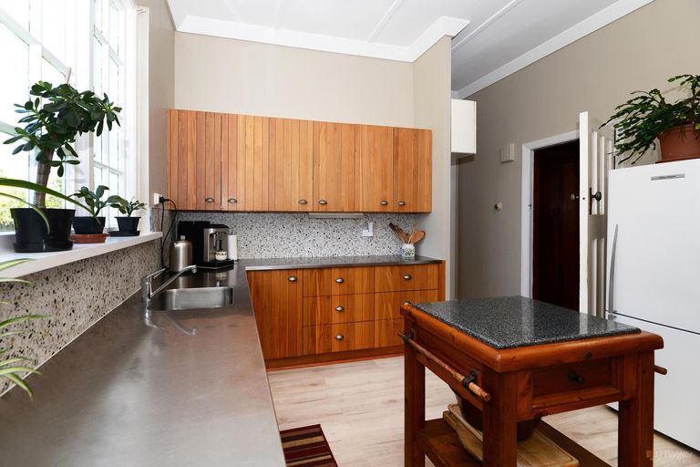 Photo of property in 17 Rhodes Street, Waimate, 7924