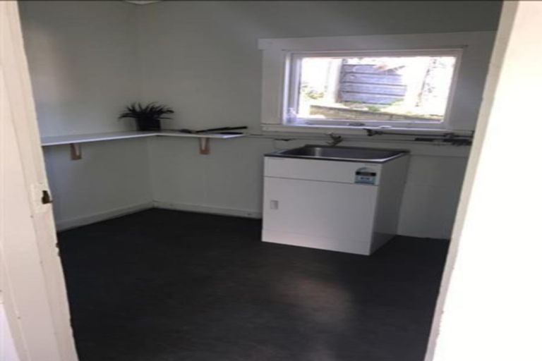 Photo of property in 15 Calvert Road, Moturoa, New Plymouth, 4310