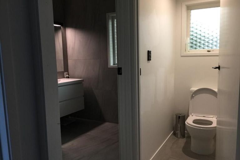 Photo of property in 2/21 Roadley Avenue, Sunnyhills, Auckland, 2010