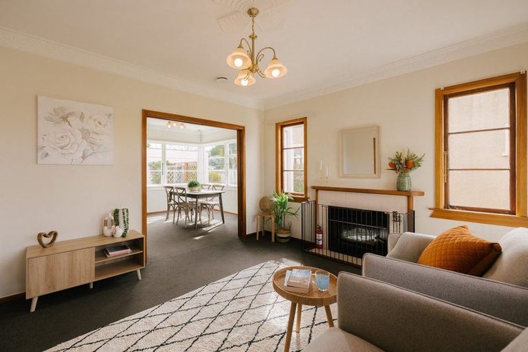 Photo of property in 21 Winston Avenue, Hokowhitu, Palmerston North, 4410