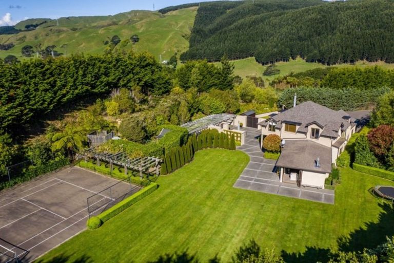 Photo of property in 87 Woodburn Drive, Takapu Valley, Wellington, 5028