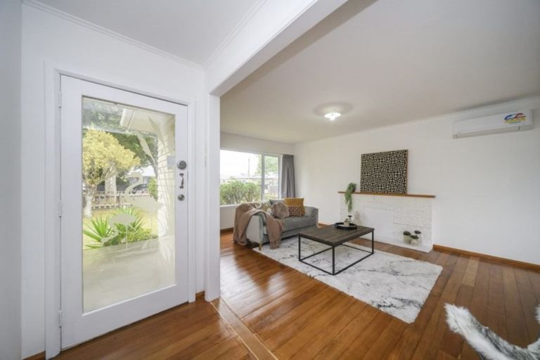 Photo of property in 649 Featherston Street, Roslyn, Palmerston North, 4414