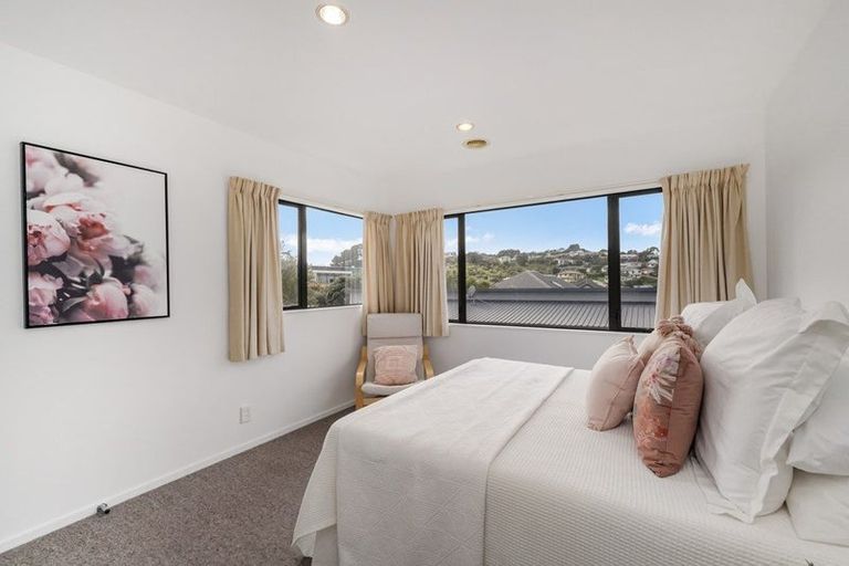 Photo of property in 16 Greenstone Place, Aotea, Porirua, 5024