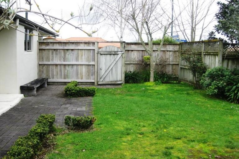 Photo of property in 1 Chatswood Place, Rototuna, Hamilton, 3210