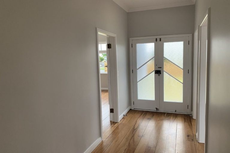 Photo of property in 74 Queenwood Road, Levin, 5510