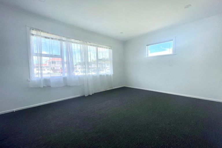 Photo of property in 5 Clendon Avenue, Papatoetoe, Auckland, 2025