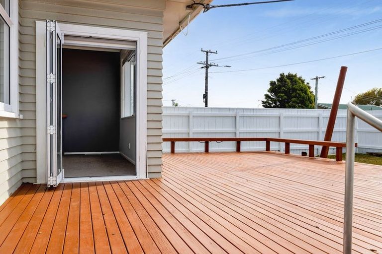 Photo of property in 237 Omata Road, Spotswood, New Plymouth, 4310