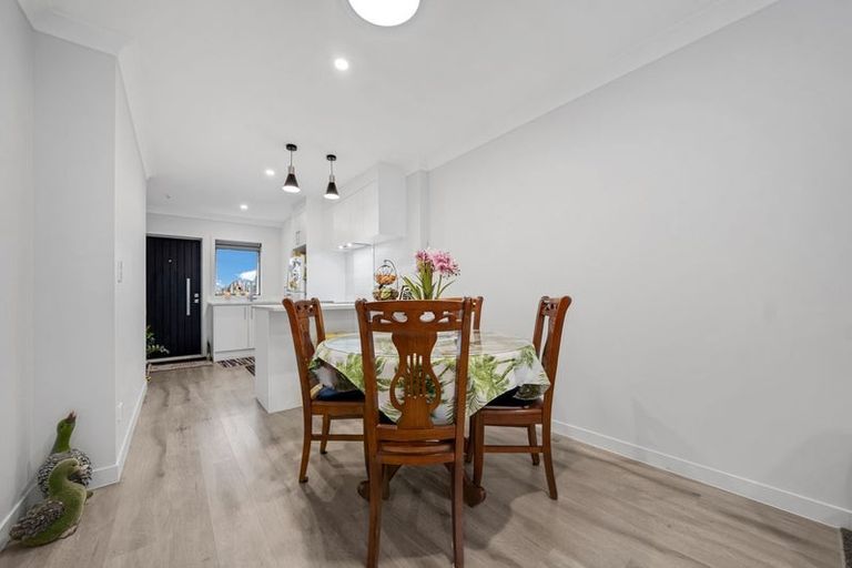 Photo of property in 70 Paretaiuru Crescent, Papakura, 2110