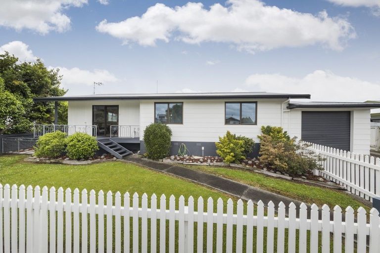 Photo of property in 15 Caroline Drive, Feilding, 4702