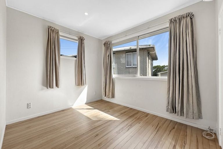 Photo of property in 41 Chorley Avenue, Massey, Auckland, 0614