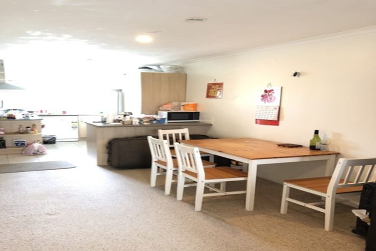 Photo of property in 10 Brashier Circle, Sunnyvale, Auckland, 0612