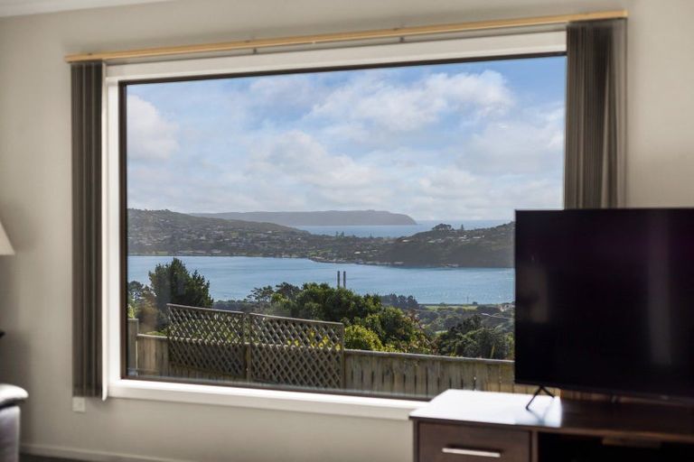 Photo of property in 1 Greenstone Place, Aotea, Porirua, 5024