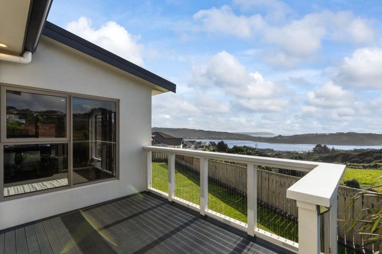 Photo of property in 1 Greenstone Place, Aotea, Porirua, 5024