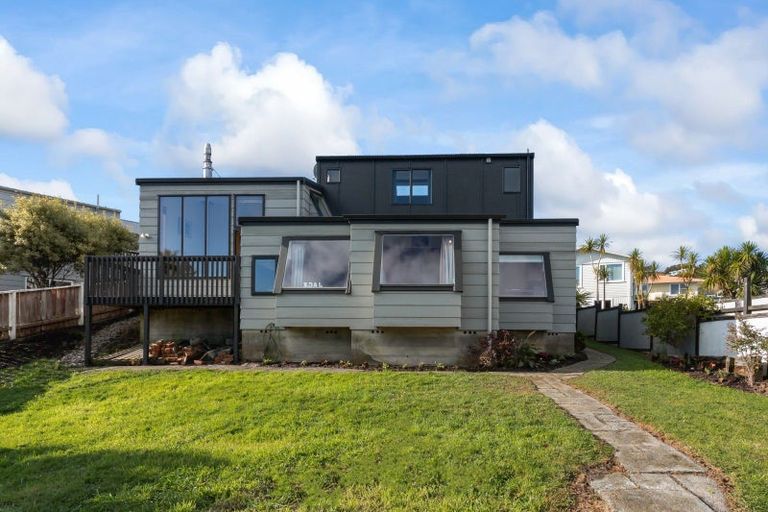 Photo of property in 7 Ayr Place, Papakowhai, Porirua, 5024
