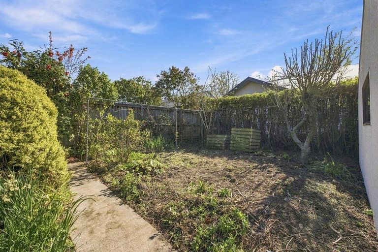 Photo of property in 17 Hamilton Avenue, Ilam, Christchurch, 8041
