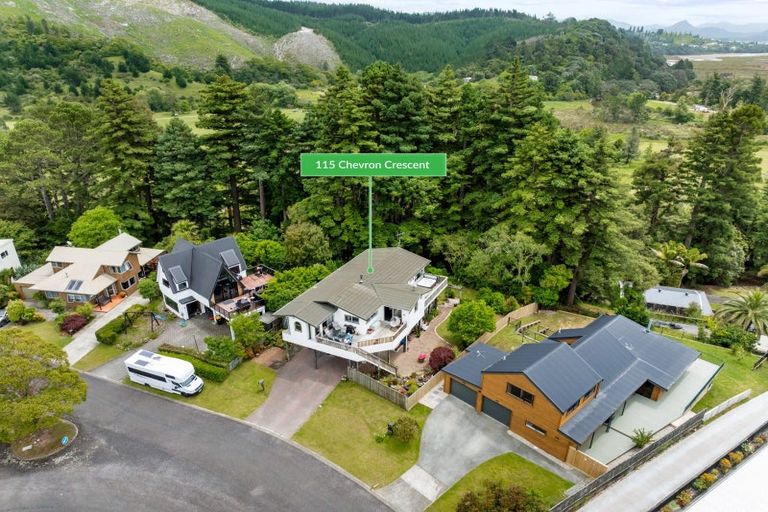 Photo of property in 115 Chevron Crescent, Whangamata, 3620