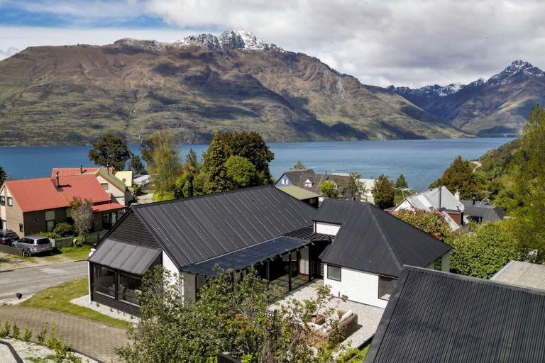 Photo of property in 24 Williams Street, Sunshine Bay, Queenstown, 9300
