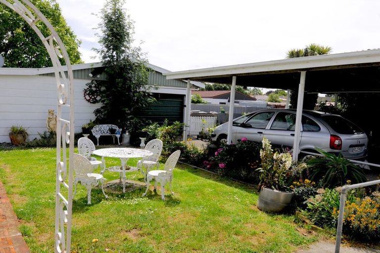 Photo of property in 30 Rhodes Street, Waimate, 7924