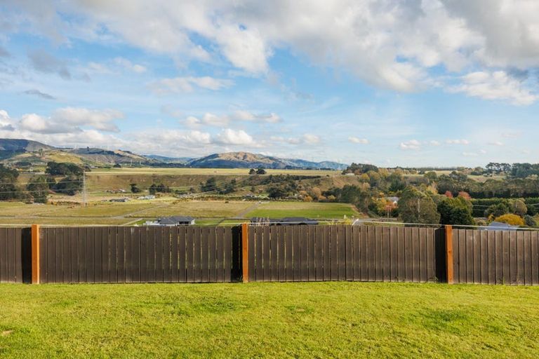 Photo of property in 156 Pacific Drive, Fitzherbert, Palmerston North, 4410