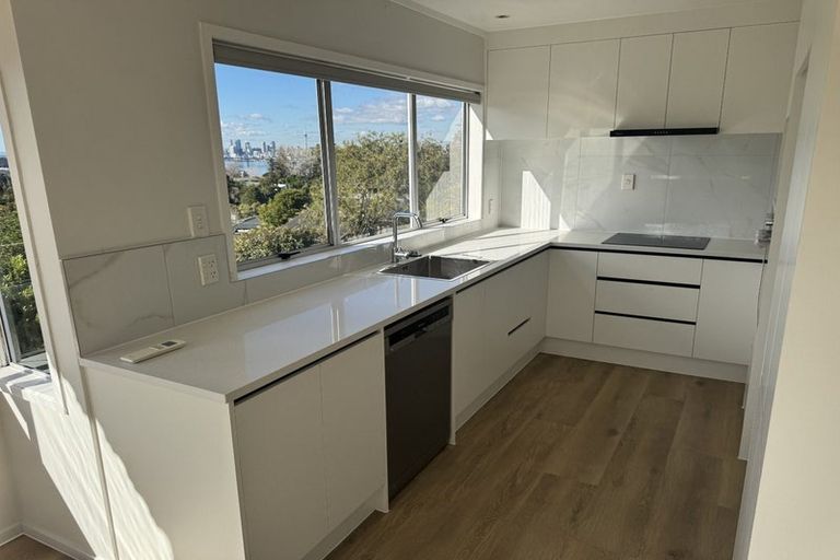 Photo of property in 23 Chatswood Grove, Chatswood, Auckland, 0626